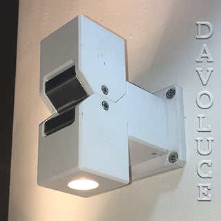 HUNZA Cube Pillar Lite Pure LED | Davoluce Lighting. Exterior wall light of high quality on Display on our showroom in Elsternwick, Victoria. Delivery in Australia to Melbourne, Sydney, Brisbane, Perth. Buy online or in our shop.