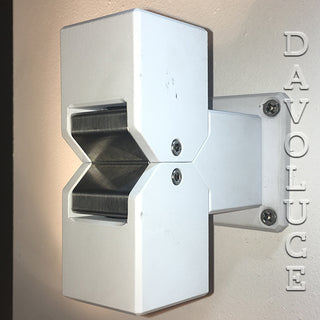 HUNZA Cube Pillar Lite Pure LED | Davoluce Lighting. Exterior wall light of high quality on Display on our showroom in Elsternwick, Victoria. Delivery in Australia to Melbourne, Sydney, Brisbane, Perth. Buy online or in our shop.