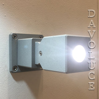 HUNZA Cube Wall Lite Pure LED | Davoluce Lighting. Exterior wall light of high quality on Display on our showroom in Elsternwick, Victoria. Delivery in Australia to Melbourne, Sydney, Brisbane, Perth. Buy online or in our shop.