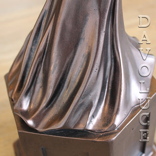 Upstretched Lady Table Lamp from Davoluce Lighting - Beautiful, sophisticated table lamp inspired of Art Deco style