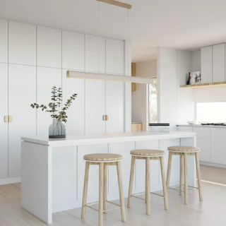 Lifestyle image – Inspire Linear Pendant above modern kitchen island